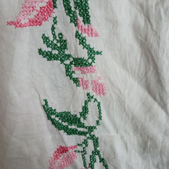 Vintage Pink Rose Embroidered Chabby Chic Square Table Cloth 48 X 48 - Picture 4 of 9